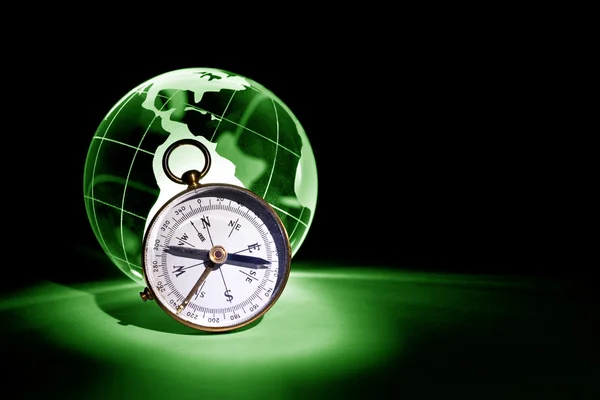 Glob i kompas — Zdjęcie stockowe