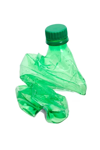 Ezilmiş yeşil su şişesi — Stok fotoğraf