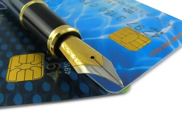Кредитні картки та чорнильна ручка . — стокове фото