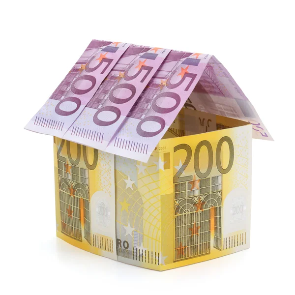 Casa hecha de billetes en euros . — Foto de Stock