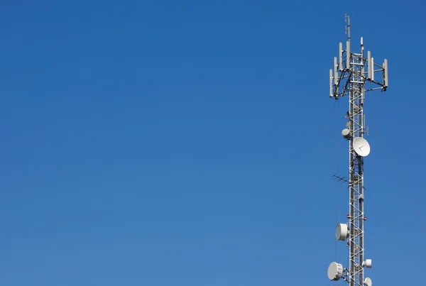 Torre de comunicações de antena . — Fotografia de Stock