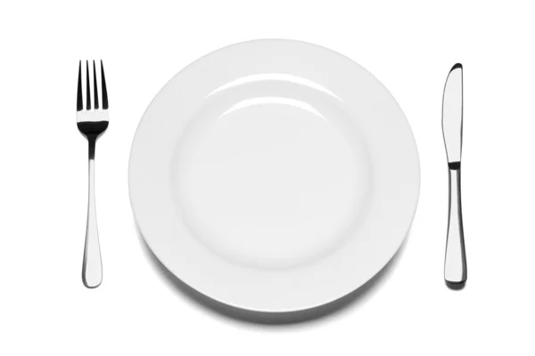 Prázdný talíř s vidličkou a nožem. — Stock fotografie
