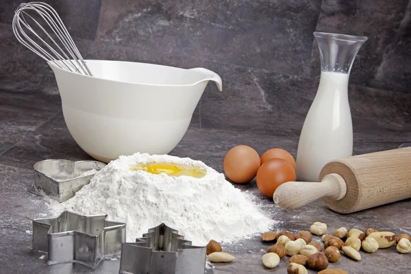 Huevo y harina para hornear galletas — Foto de Stock