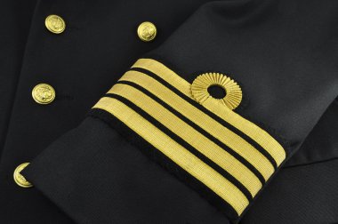 Donanma üniformalı Kaptan