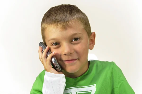 Ung pojke med mobiltelefon, mobiltelefon, — Stockfoto
