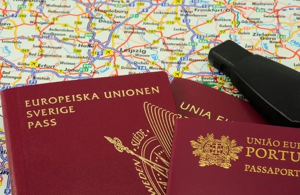 Passeports de l'UE sur une carte — Photo
