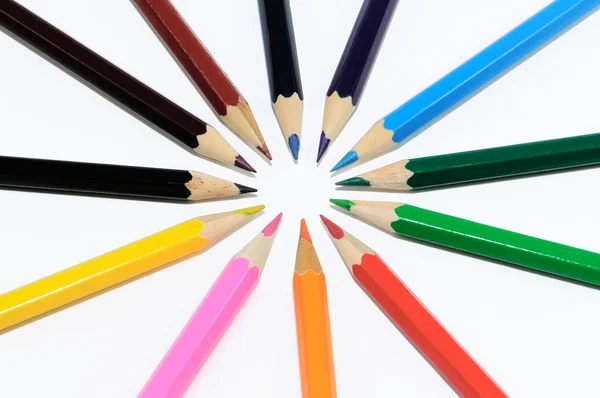 Lápis de cor pilha círculo sobre um fundo branco — Fotografia de Stock