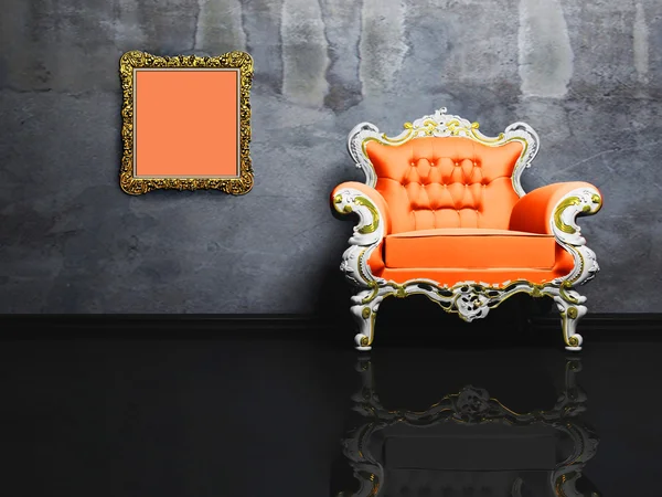 Современный интерьер с серым классическим креслом — стоковое фото