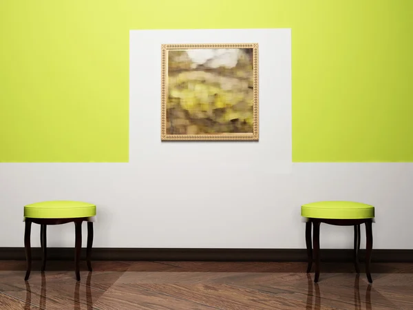 Современный дизайн интерьера с двумя стульями и красивой картиной — стоковое фото