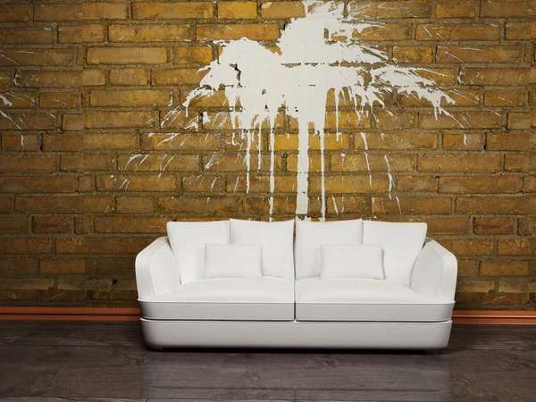Design de interiores moderno com um sofá branco na parede de tijolos — Fotografia de Stock