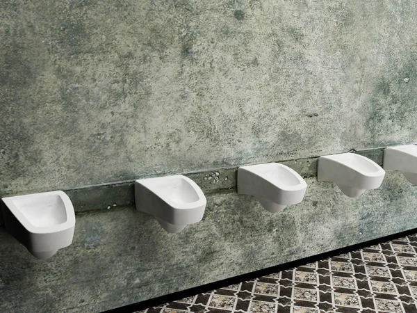 Urinoirs in een rij, openbaar toilet — Stockfoto