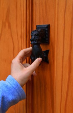 Knocking the door clipart