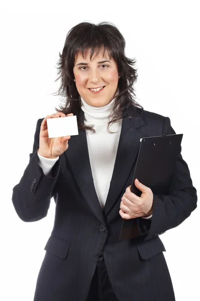 Mujer de negocios sosteniendo una tarjeta en blanco — Foto de Stock