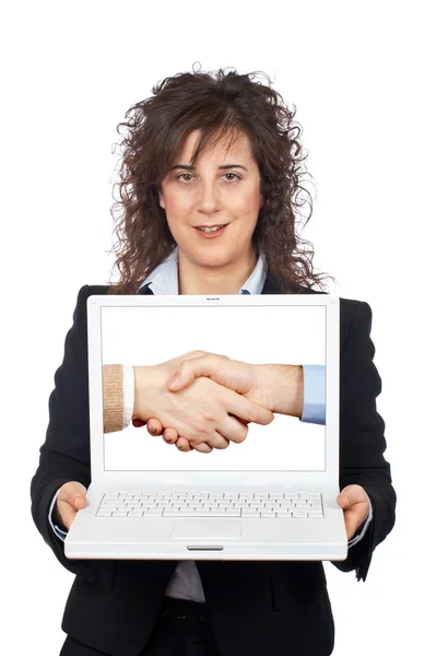 Γυναίκα των επιχειρήσεων δείχνει ένα φορητό υπολογιστή — Φωτογραφία Αρχείου
