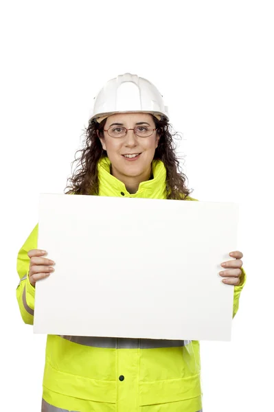 Trabalhadora da construção feminina mostrando uma faixa em branco — Fotografia de Stock
