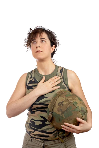 Chica soldado escuchando himno nacional — Foto de Stock