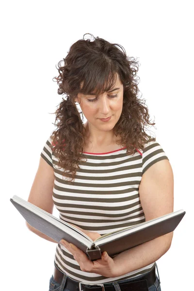 Femme lisant un livre — Photo