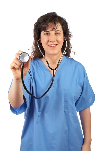 聴診器を装着した女性医師は — ストック写真