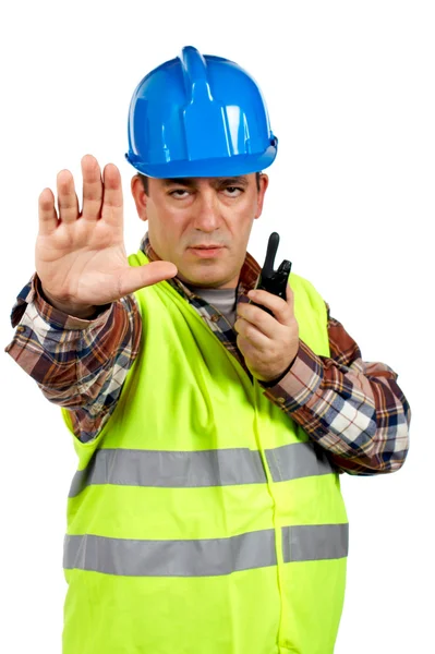Travailleur de la construction parlant avec un talkie-walkie et des ordres à s — Photo