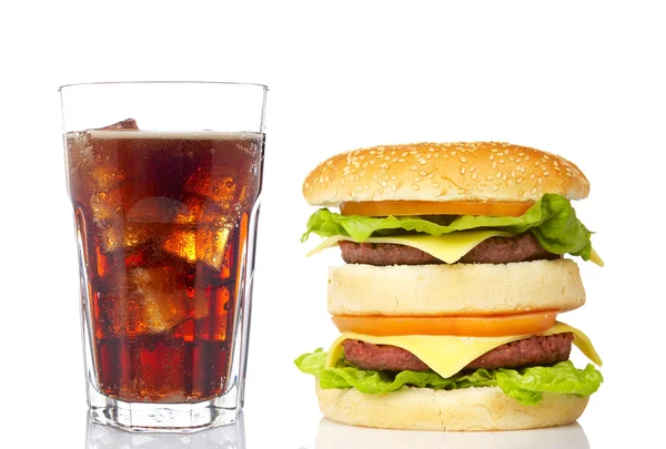 Doppelter Cheeseburger und Soda-Glas — Stockfoto