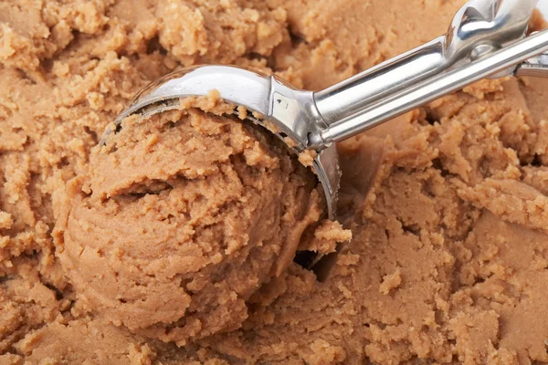 Čokoládová zmrzlina naběračka — Stock fotografie