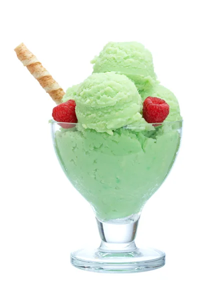 ガラスの器の中のアイスクリーム — ストック写真