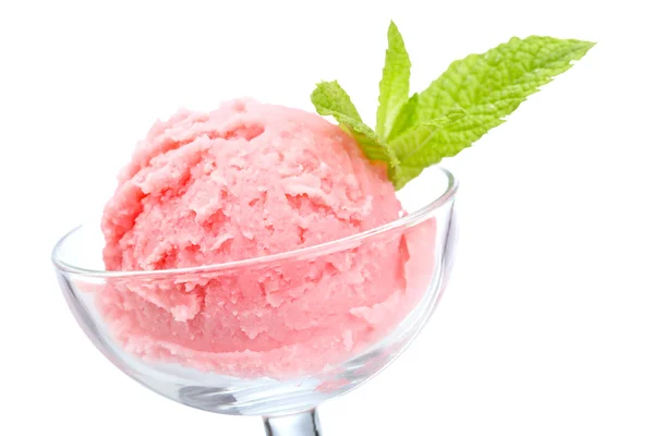 Delicioso helado de frambuesas —  Fotos de Stock