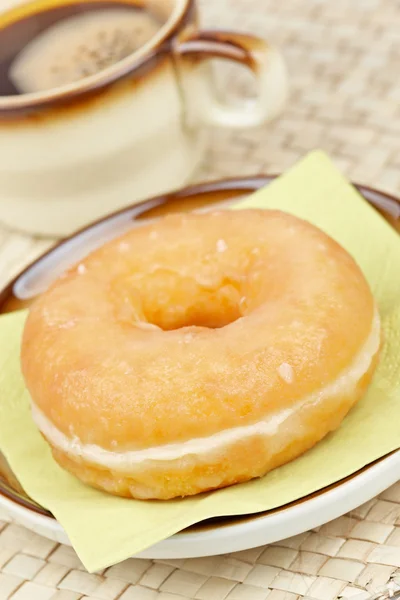 Leckerer Donut mit Kaffee — Stockfoto