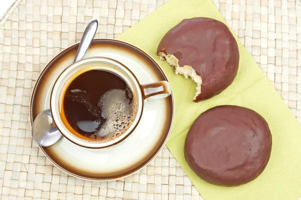 Finom csokis fánk, kávé — Stock Fotó