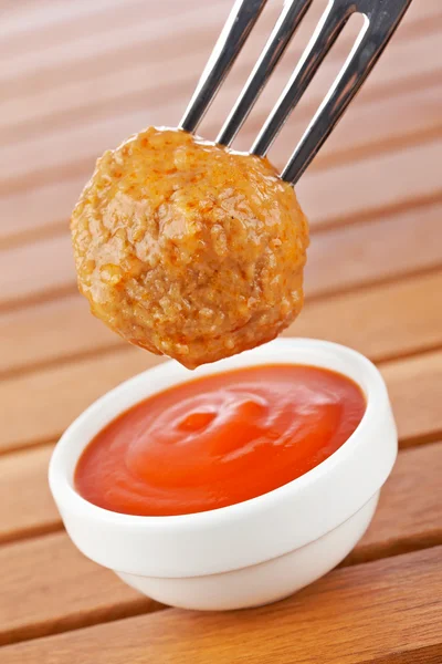 Polpetta con salsa — Foto Stock