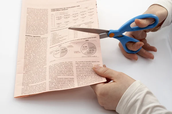 Scissors cutting paper — Stock Photo, Image