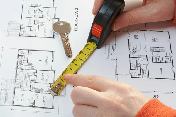 家の鍵、測定、建築計画 — ストック写真