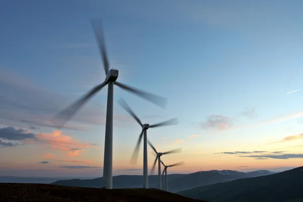 Wind turbine farm turning (movement sensation) — Stock Photo, Image
