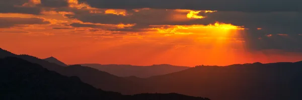 Sunset Panorama av vårsäsongen — Stockfoto