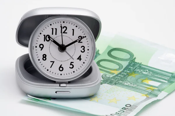 Relógio e dinheiro (euros ) — Fotografia de Stock