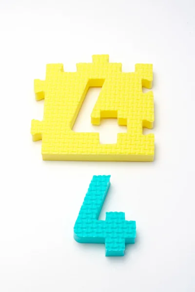Nummer vier puzzel matten. Focus op de voorkant (kleine Dof) — Stockfoto