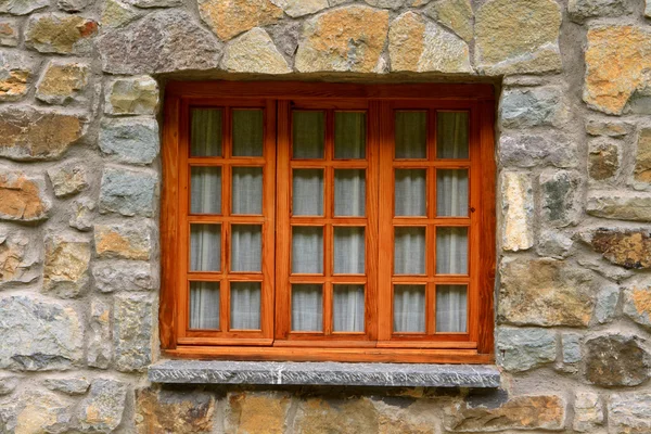 Trä fönster — Stockfoto