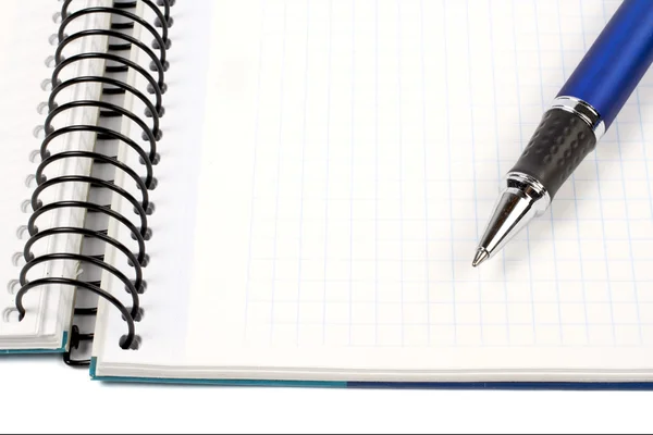 Λεπτομέρειες του στυλό και σημειωματάριο κενό φύλλο — Φωτογραφία Αρχείου