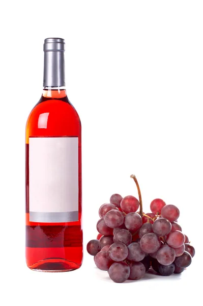 Ramo de uvas y botella de vino — Foto de Stock
