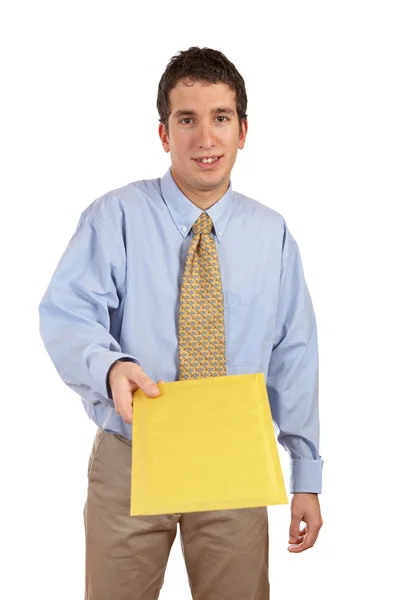 Un homme d'affaires remet une enveloppe Photo De Stock
