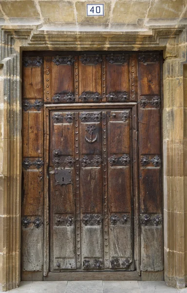 Zabytkowe drewniane drzwi — Zdjęcie stockowe