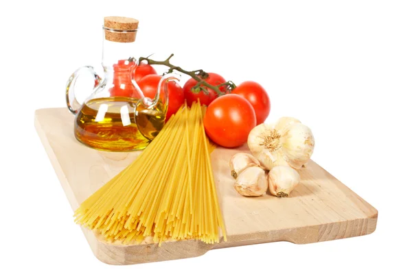 Tomatoes, olive oil, garlic and spaghetti — Stock Photo, Image