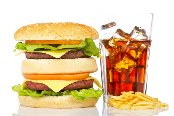 Dubbele cheeseburger, frisdrank en Franse frietjes — Stockfoto