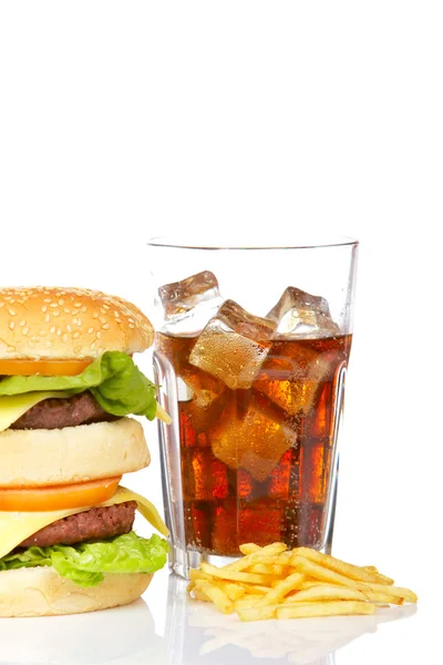 Cheeseburger duplo, refrigerante e batatas fritas — Fotografia de Stock