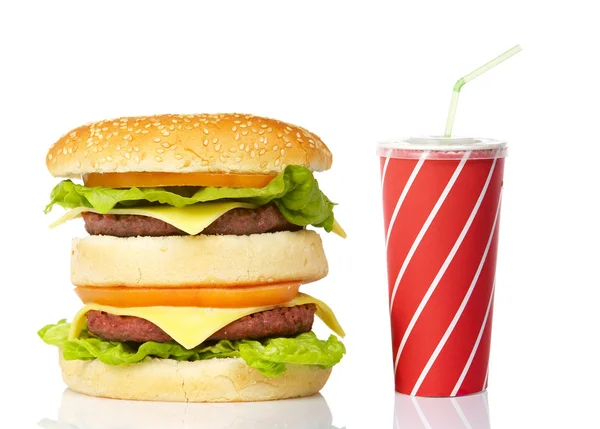 チーズバーガーとソーダ飲み物 — ストック写真