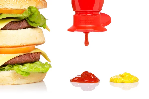 Derramando ketchup — Fotografia de Stock