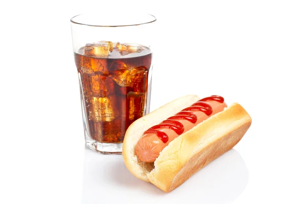 Hot dog a sodou sklo — Stock fotografie
