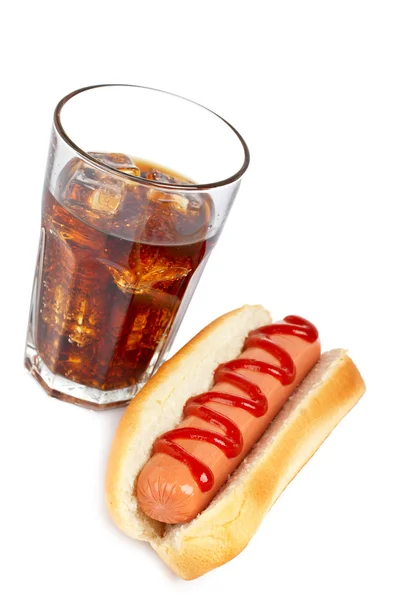Un hot dog et un verre soda — Photo