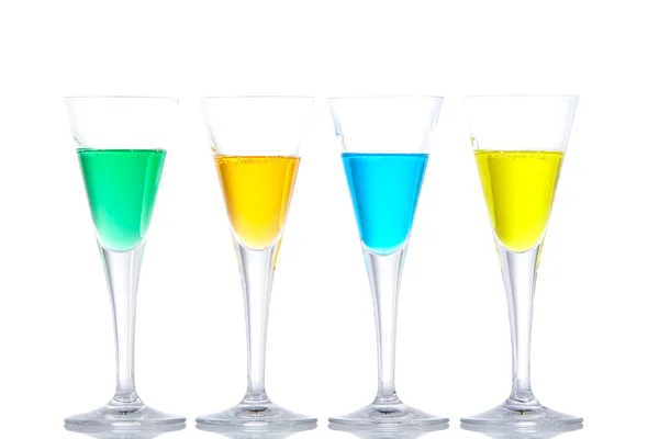 Quatro copos com bebidas — Fotografia de Stock