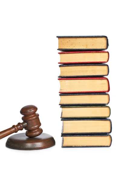 Tahta tokmak ve eski hukuk kitapları — Stok fotoğraf